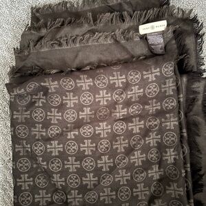 Tory Burch Gray Geometric Scarf